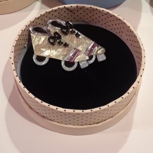 Erstwilder collector pin